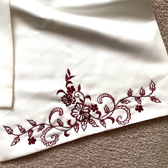 White Wedding Christening Rectangle Table Runner Red Embroidery Beads Linens - Picture 3 of 3